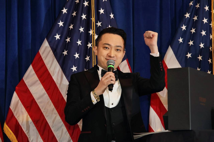 从两张披萨到总统盛宴：特朗普与Justin Sun的握手，是加密货币走向未来的转折点